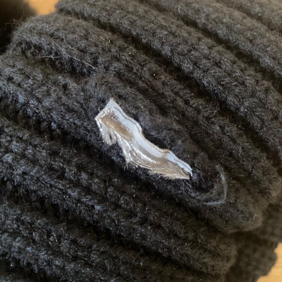 Black Knit Beanie With Faux Fur Pom-Pom OSFM - Picture 2 of 3